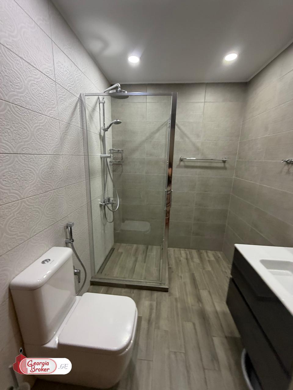 nearly repaired 5-room apartment for rent